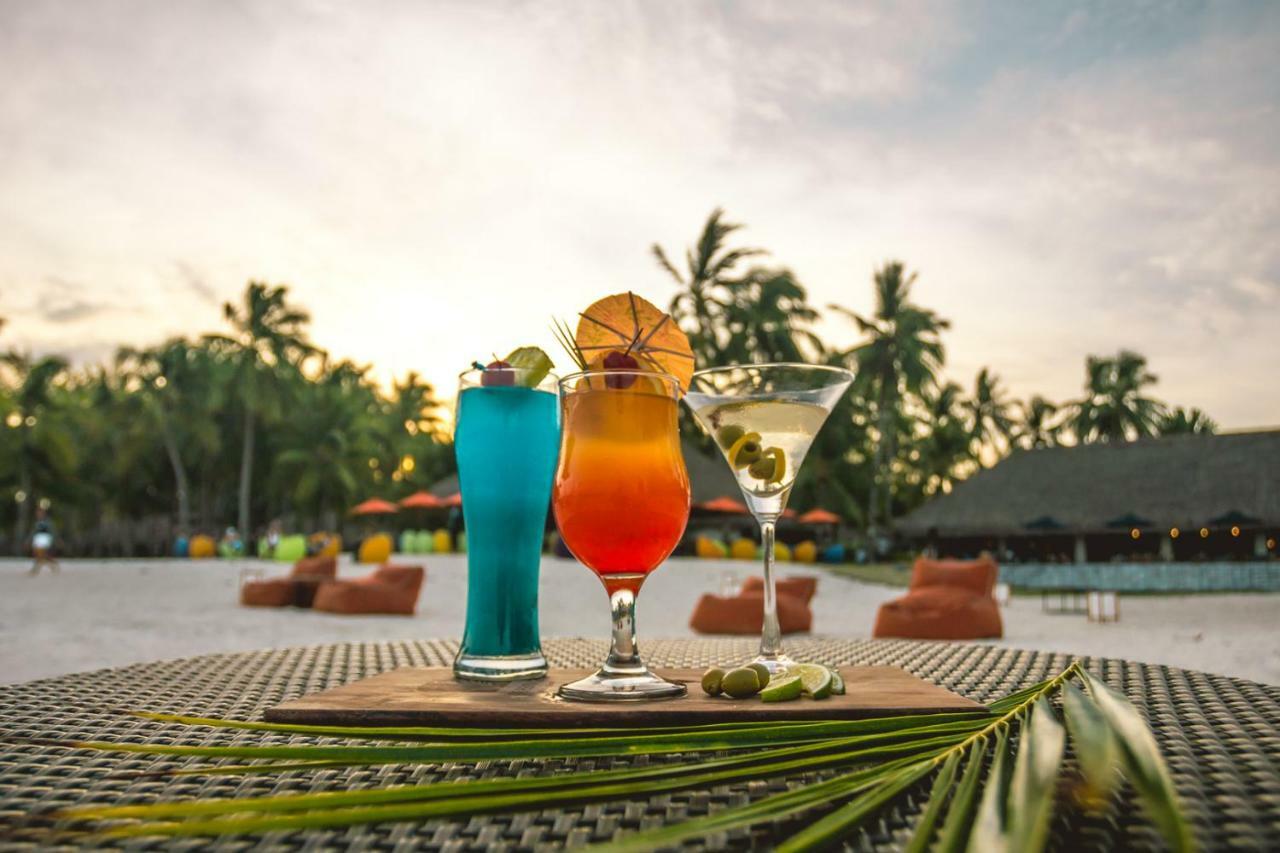 Oceanica Resort Panglao, Bohol Eksteriør billede Cocktails at a beach resort
