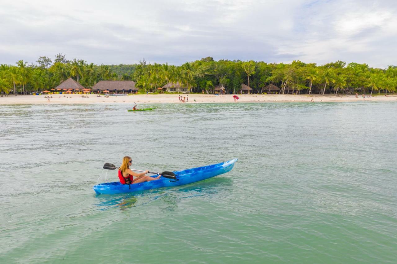 Oceanica Resort Panglao, Bohol Eksteriør billede Kayaking at the beach